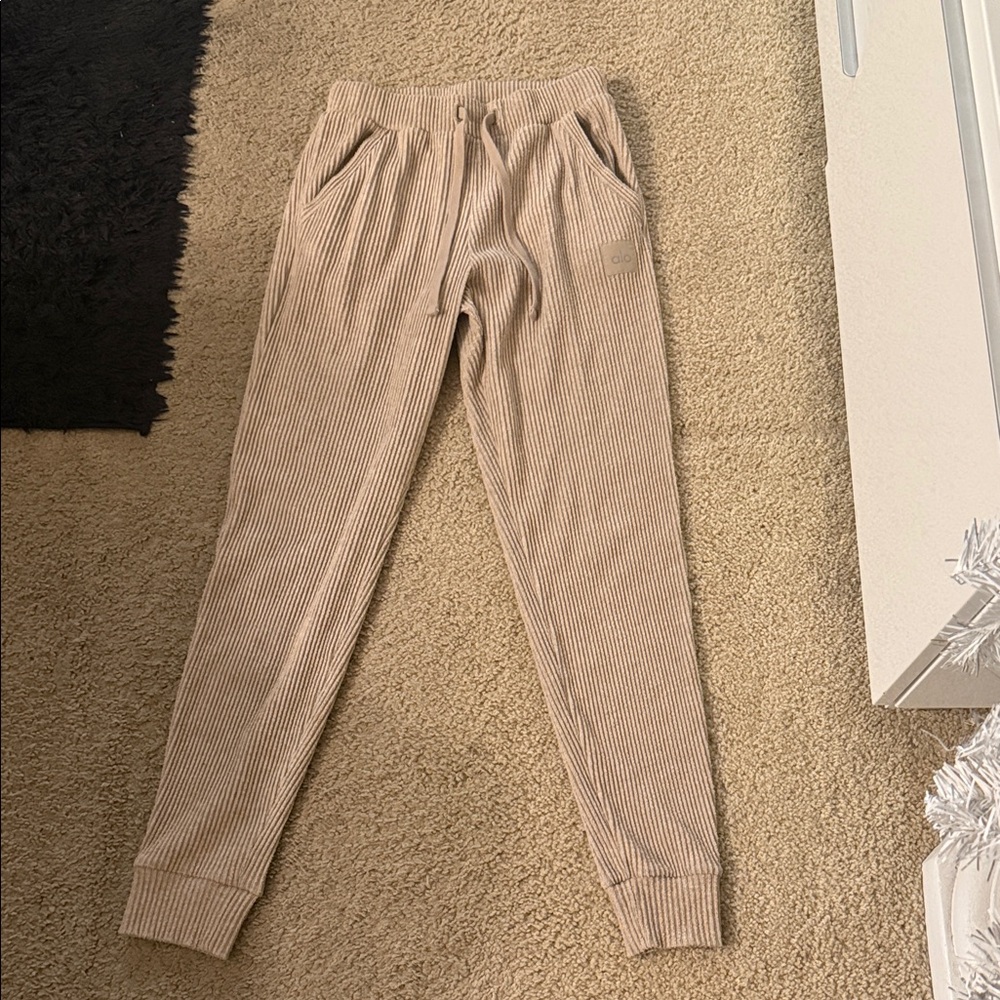 Alo Yoga. “Muse” Joggers